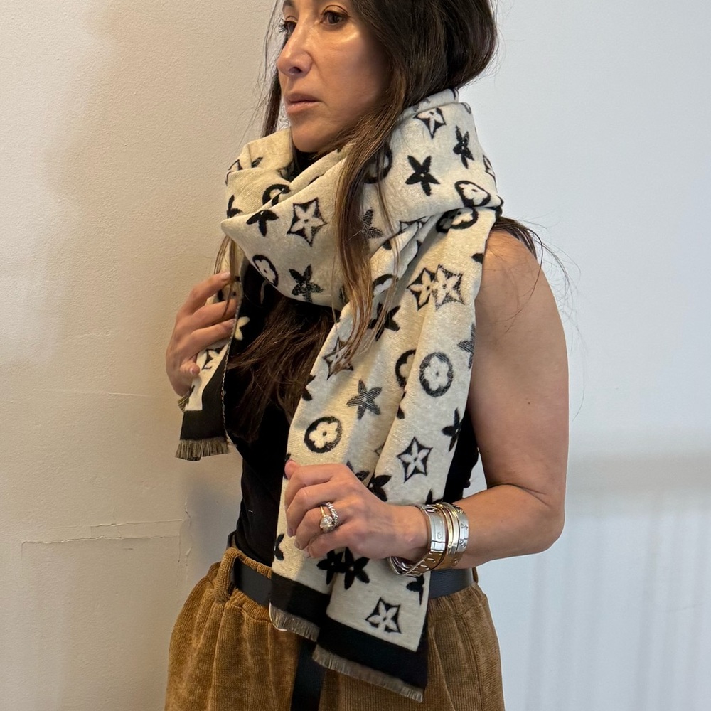 ShopEvelynne Black and Cream Designer Scarf
